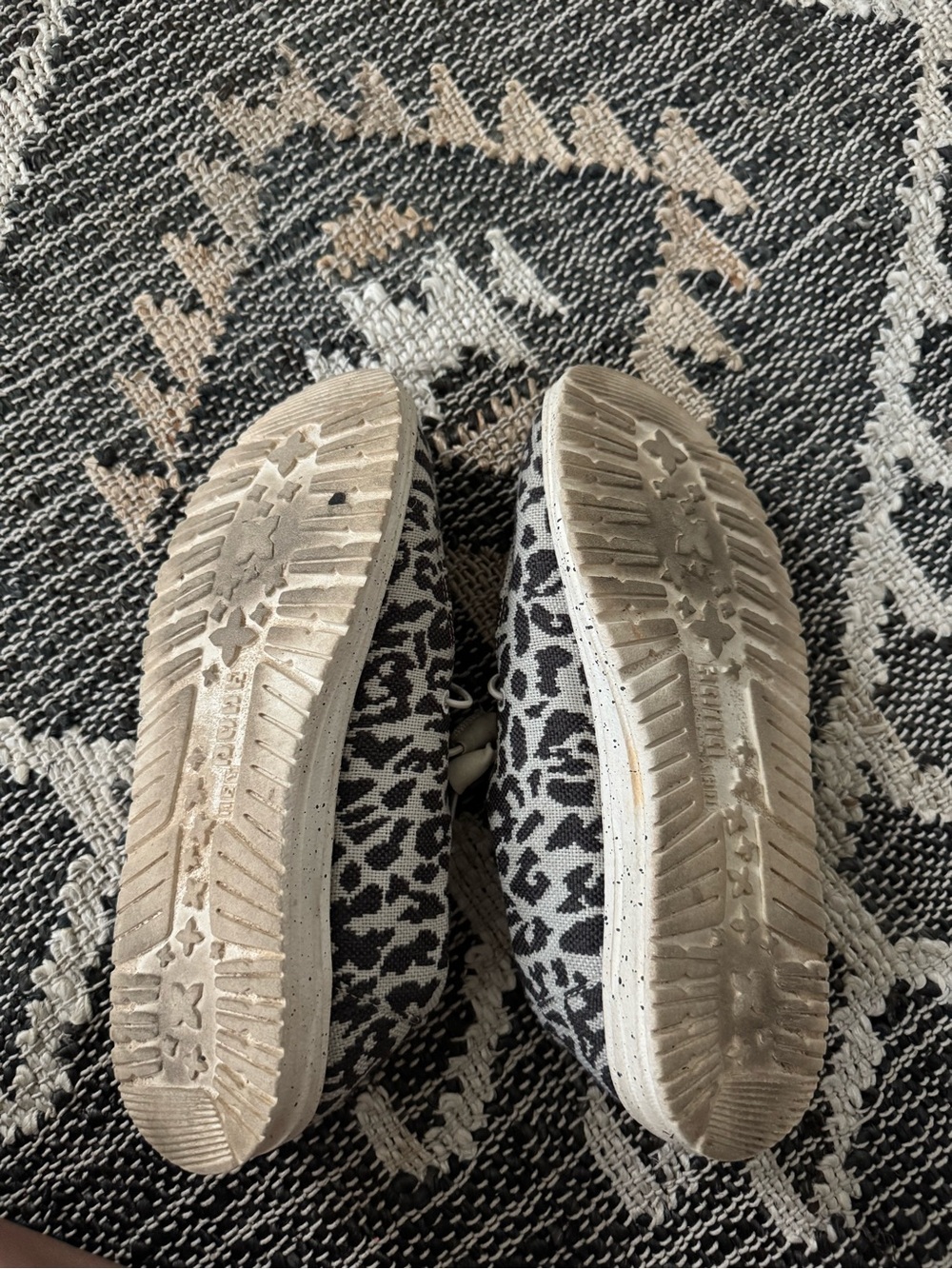 Hey Dude Women’s Leopard Print Slip-On Slippers in Black and White size 9 - Picture 4 of 4